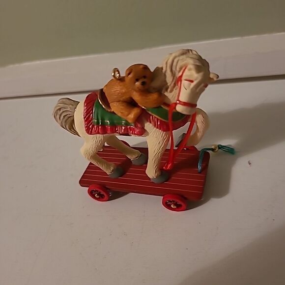 2009 Hallmark Keepsake Ornament - Picture 3 of 7